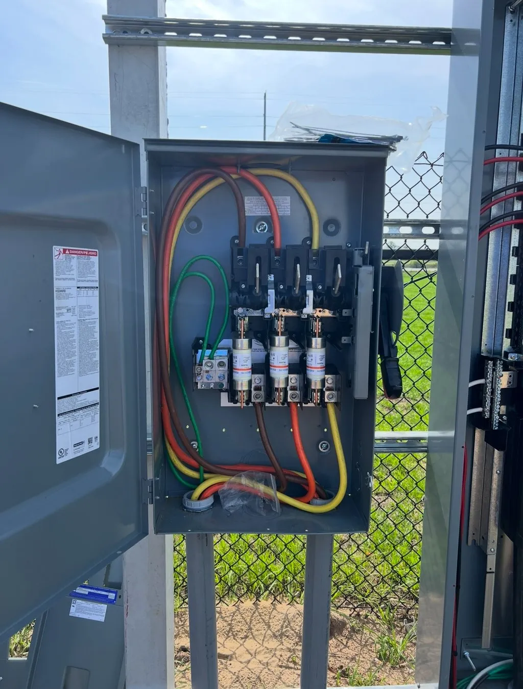 Outdoor disconnect — Reis Electric